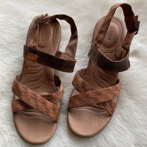 KEEN WEDGE WOMEN SANDALS SIZE 11